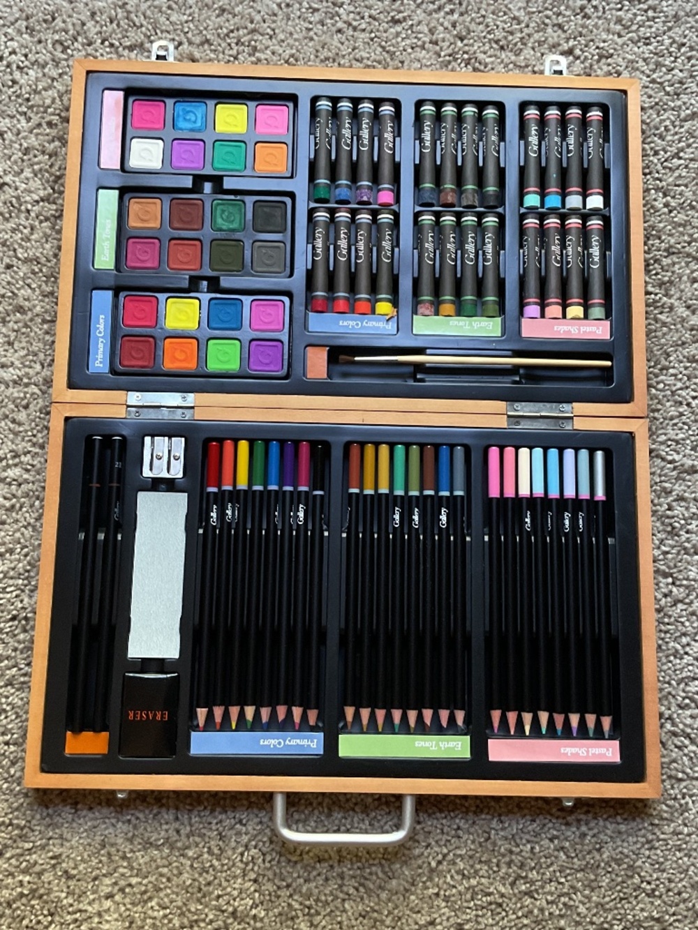 Gallery art set in wood box